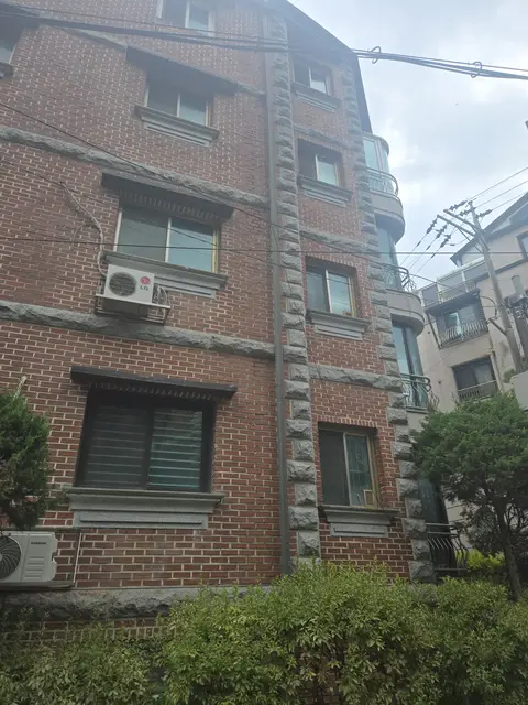 수원 다세대주택 우수관수리 현장 수원 다세대주택 우수관 벽면 고정